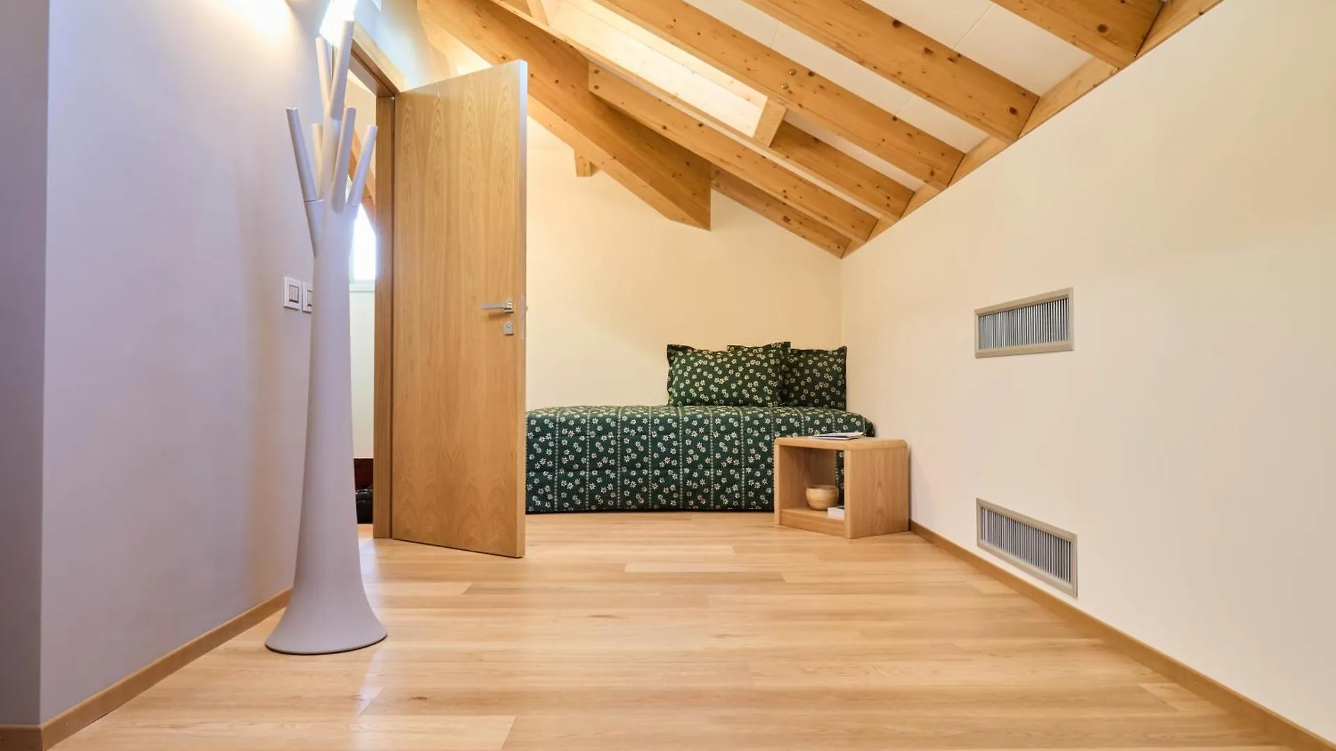 Villa Hermann Somma Lombardo Lodge